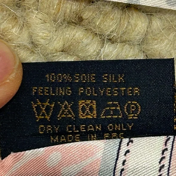 Paris Pink, white & gray unbranded scarf with lock, key, clochette, buckle, NWOT - Picture 7 of 8